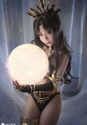 在厨房里征服美艳老师视频