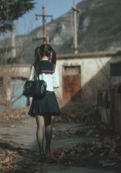 春潮烂漫海堂红
