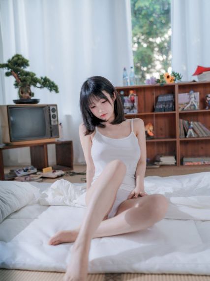 厨房掀开馊了裙子挺进
