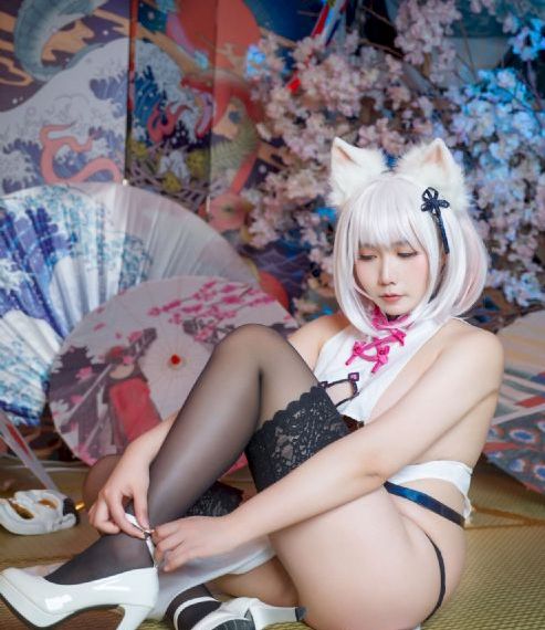 森林里的熊先生冬眠中