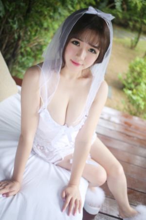 双腿间已经湿成一片
