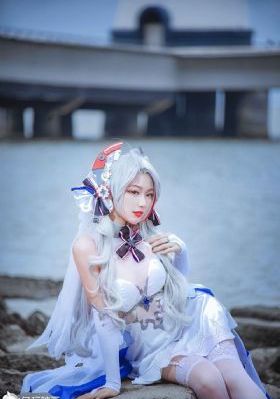 丝袜老师踩我的喷水