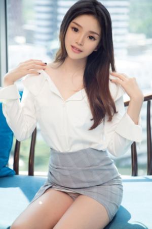 公交车上拨开少妇内裤进入